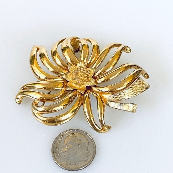 MONET Vintage Brooch Pin Gold Tone - Picture 3 of 10